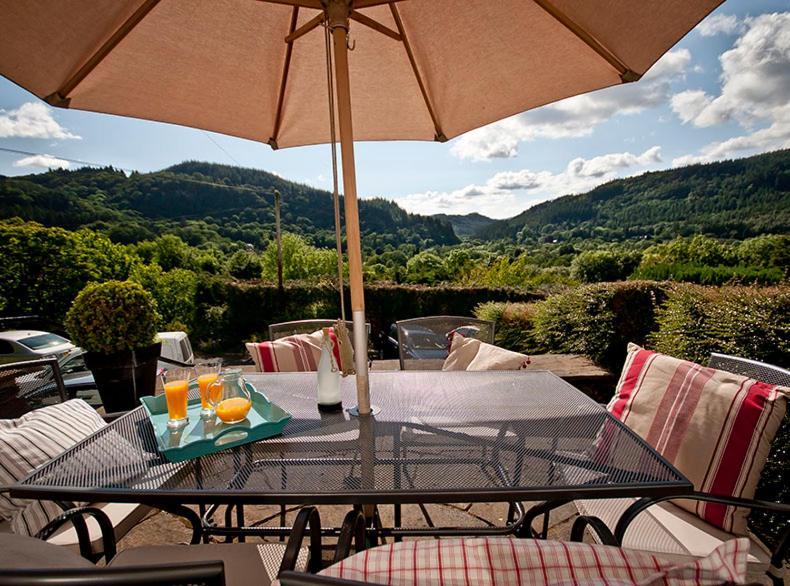 Llety Betws Hotel Bagian luar foto